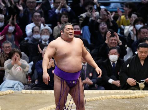 Sumo kind of wonderful as Takerufuji’s debut win in top division .